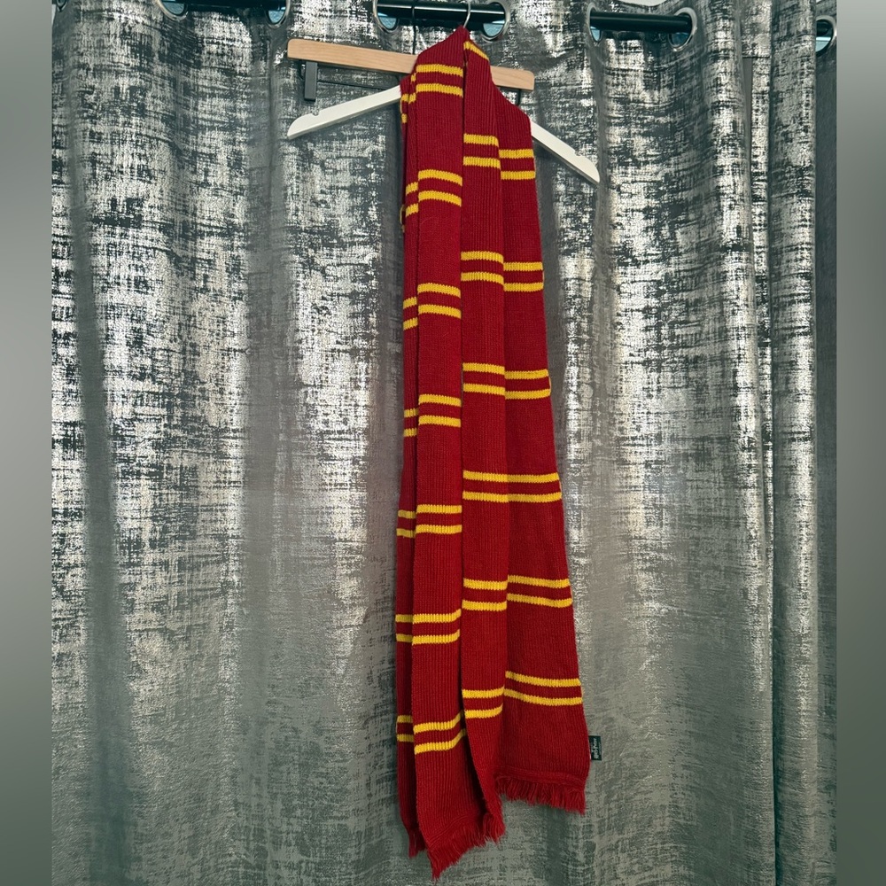 Universal Red and Yellow Harry Potter Scarf